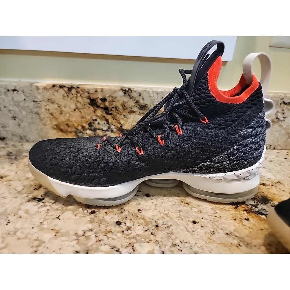 Nike LeBron 15 XV Black/Sail Bright Crimson Men's 11 /AQ2363-002 Authentic
